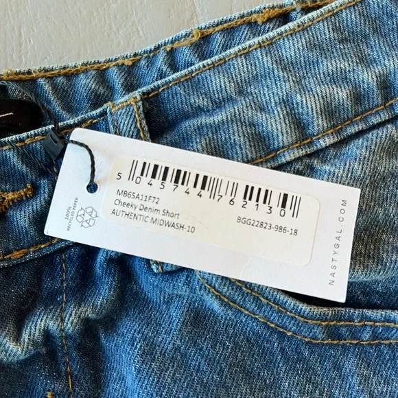 NWT Nasty Gal Cheeky Denim Shorts Mid Wash Size 6 - Picture 7 of 9